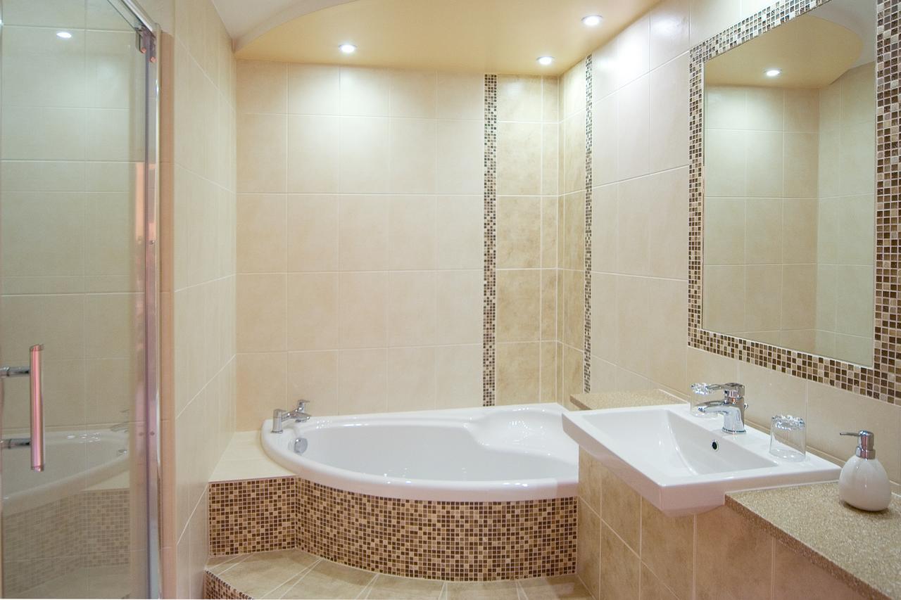 ניוטאון The Elephant & Castle Hotel מראה חיצוני תמונה