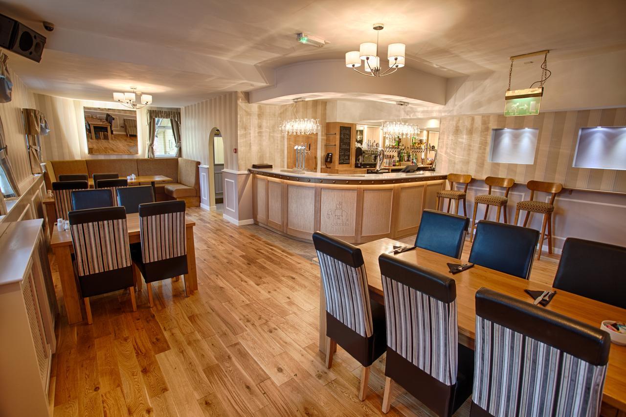 ניוטאון The Elephant & Castle Hotel מראה חיצוני תמונה
