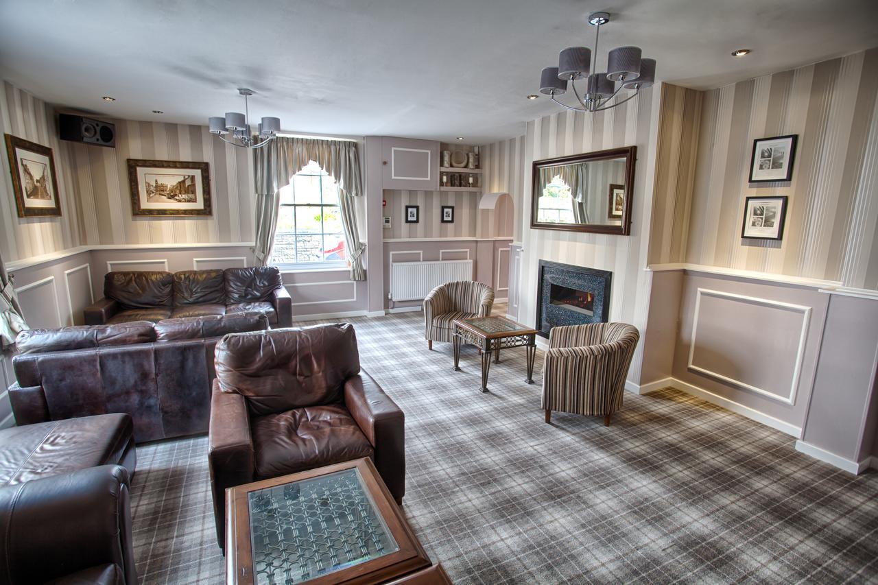 ניוטאון The Elephant & Castle Hotel מראה חיצוני תמונה