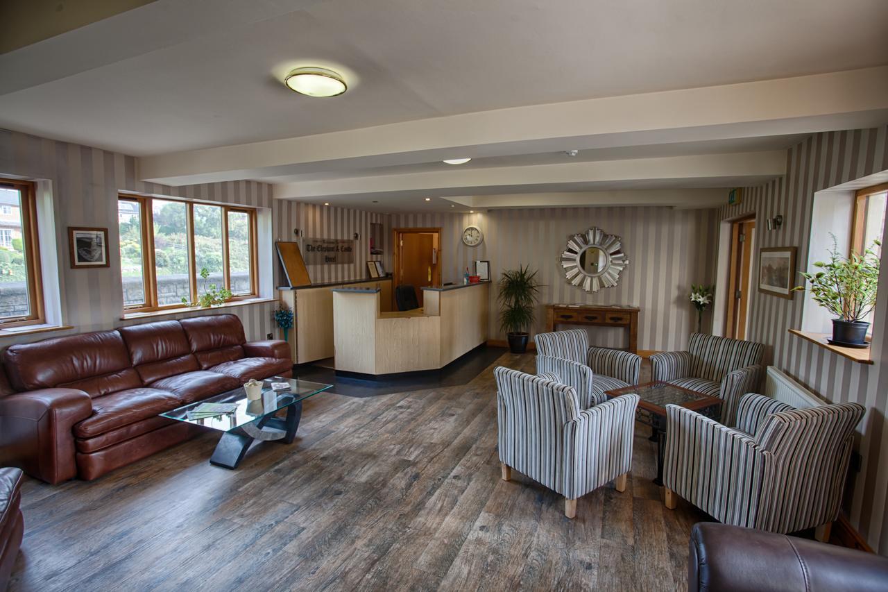 ניוטאון The Elephant & Castle Hotel מראה חיצוני תמונה