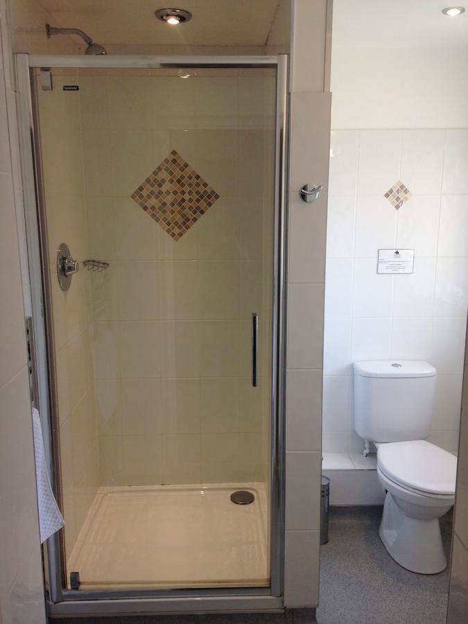 ניוטאון The Elephant & Castle Hotel מראה חיצוני תמונה