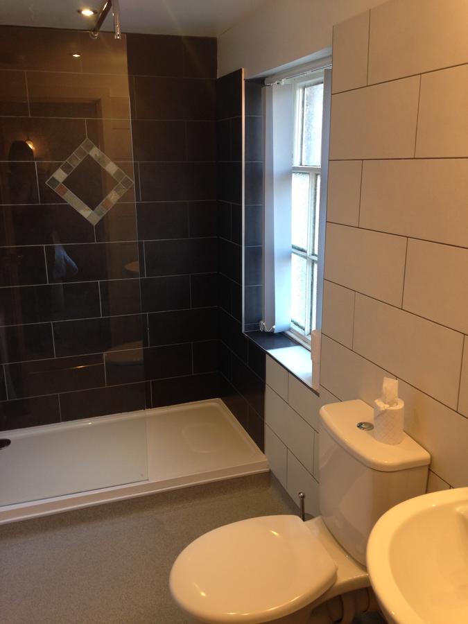 ניוטאון The Elephant & Castle Hotel מראה חיצוני תמונה